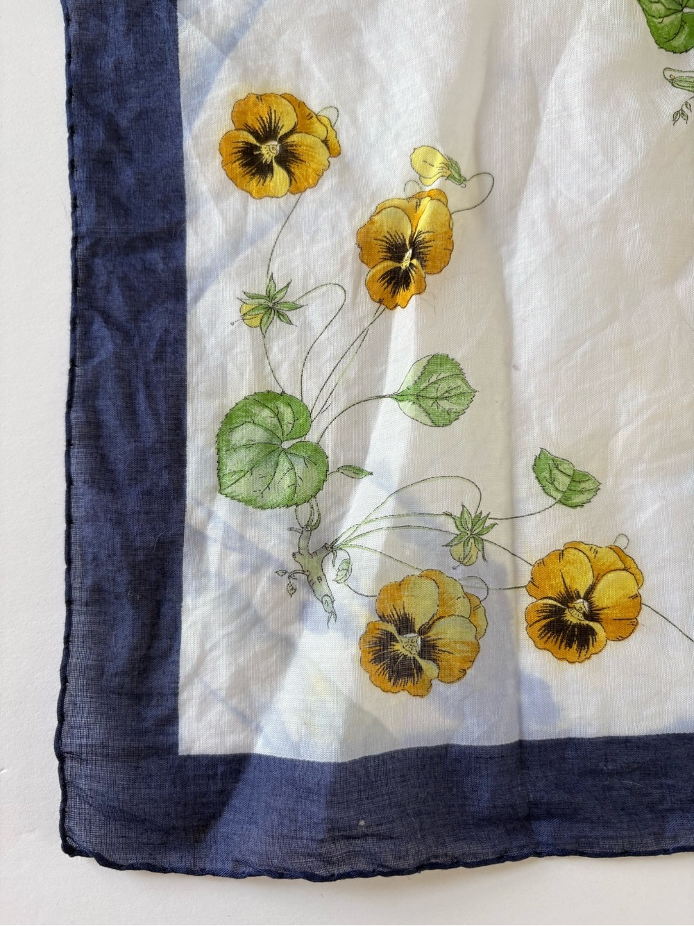 Authentic VNTG Gucci Cotton Floral Pansey Pocket Square Handkerchief Blue Flawed - Picture 4 of 6